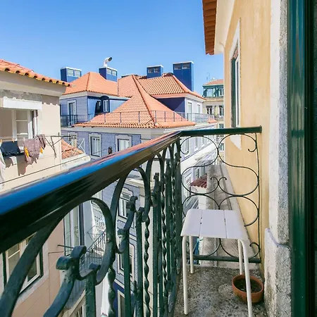Charming Santos Neighborhood, Walk To Time Out Market Lisboa