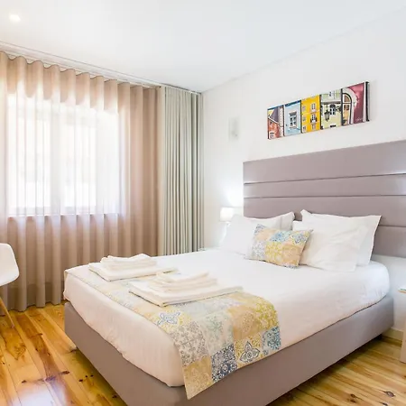 Charming Santos Neighborhood, Walk To Time Out Market